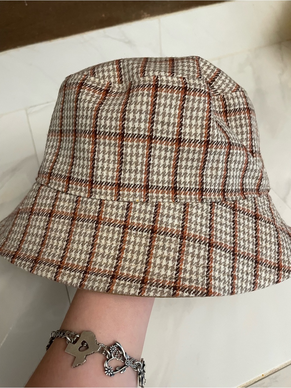 Forever 21 Plaid Bucket Hat in Cream and Brown